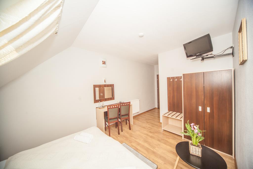 Hotel Ada Wiekszyce Ngoại thất bức ảnh