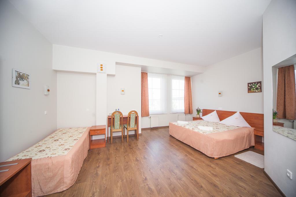 Hotel Ada Wiekszyce Ngoại thất bức ảnh