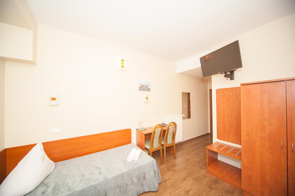 Hotel Ada Wiekszyce Ngoại thất bức ảnh