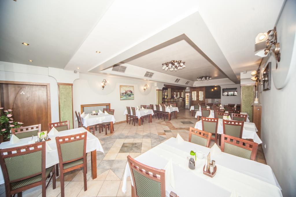 Hotel Ada Wiekszyce Ngoại thất bức ảnh